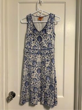 Tory Burch 100% Silk Blue Floral V-Neck Sleeveless Dress - XS